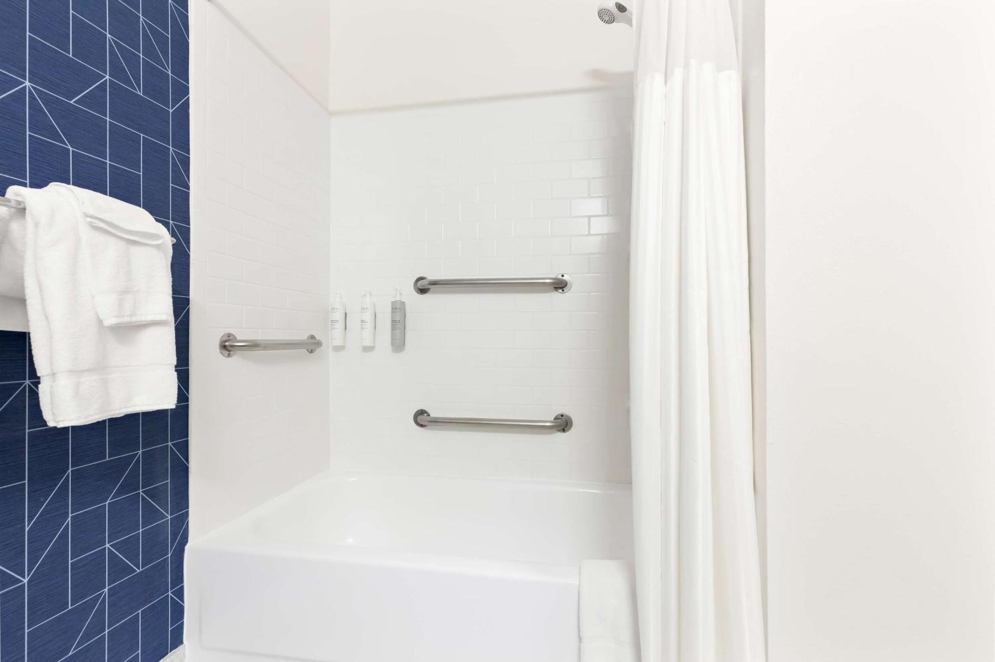 Spark By Hilton Springfield Southwest Экстерьер фото
