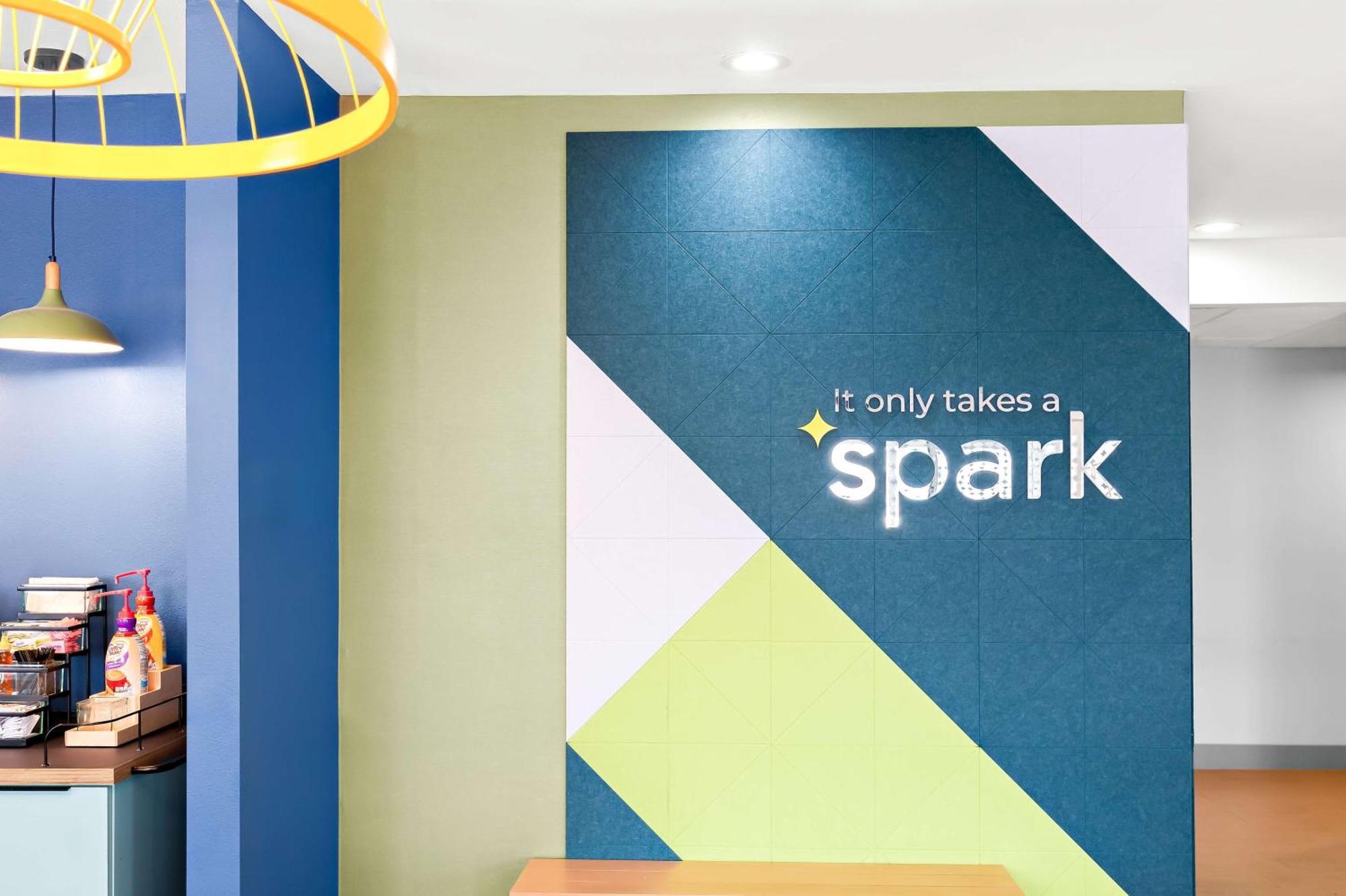 Spark By Hilton Springfield Southwest Экстерьер фото